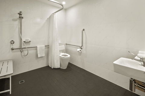 Quest Griffith - New Castle Holiday 16