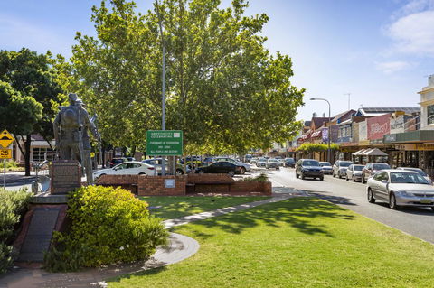 Quest Griffith - New Castle Holiday 15