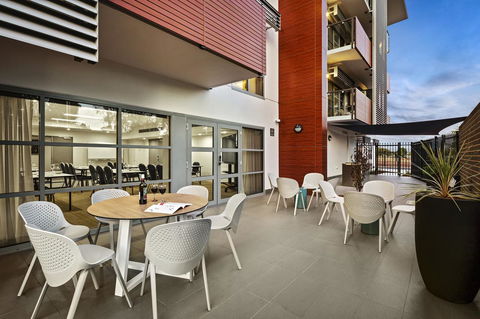 Quest Griffith - New Castle Holiday 8