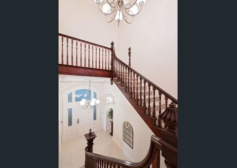 The Grand Ocean Apartment - New Castle Holiday 6