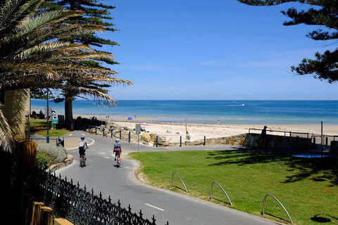 The Grand Ocean Apartment - New Castle Holiday 11