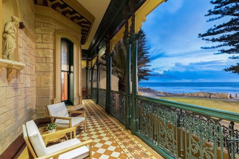 The Grand Ocean Apartment - New Castle Holiday 0