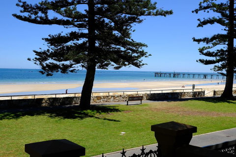 The Grand Ocean Apartment - New Castle Holiday 10