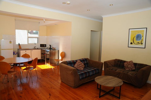 Glenelg Holiday Apartments-Ellis - New Castle Holiday 6