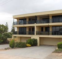 The Lighthouse - Beachfront Accommodation - New Castle Holiday
