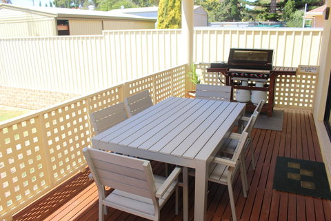 The Lighthouse - Beachfront Accommodation - New Castle Holiday 3