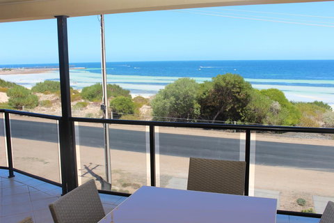 The Lighthouse - Beachfront Accommodation - New Castle Holiday 9