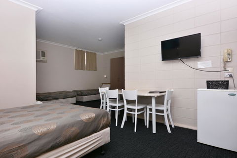 Motel Poinsettia - New Castle Holiday 24