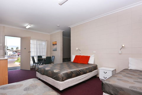 Motel Poinsettia - New Castle Holiday 21