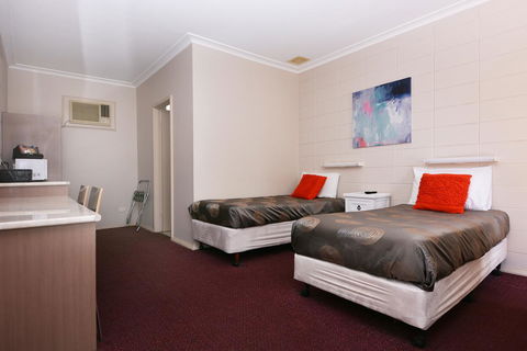 Motel Poinsettia - New Castle Holiday 5