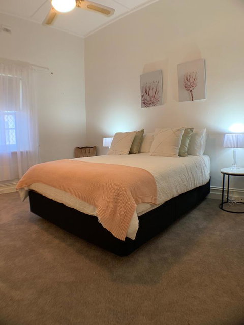 On Gilbert - New Castle Holiday 7