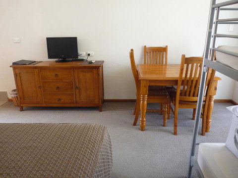 Coonawarra Motor Lodge - New Castle Holiday 12