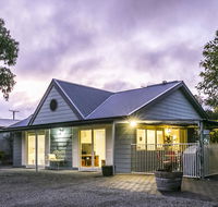 One Tree Bed and Breakfast - New Castle Holiday
