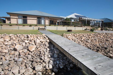 Waterfront On Jefferson, At Wellington Marina, SA - New Castle Holiday 19