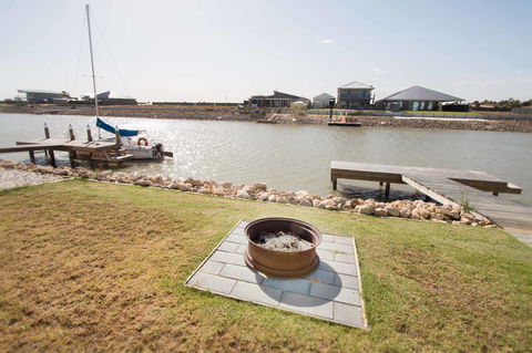Waterfront On Jefferson, At Wellington Marina, SA - New Castle Holiday 2