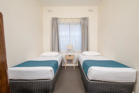 Greenways Apartments - New Castle Holiday 2