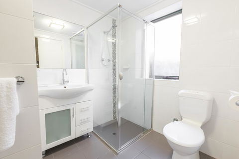 Greenways Apartments - New Castle Holiday 5