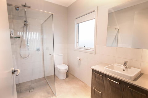 Wellington Lake Retreat - New Castle Holiday 16