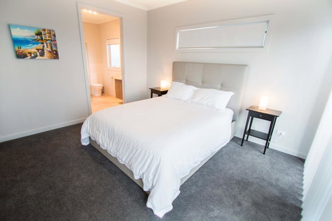 Wellington Lake Retreat - New Castle Holiday 15