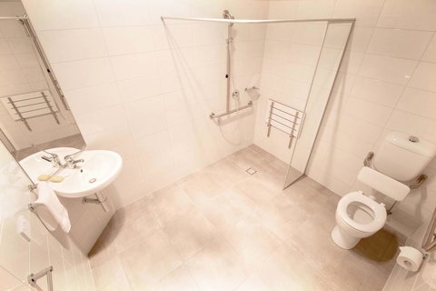 Wellington Lake Retreat - New Castle Holiday 17