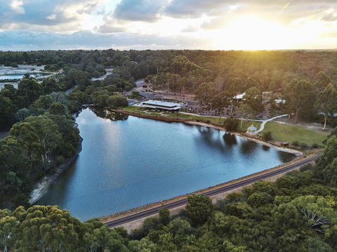 Eight Willows Retreat - New Castle Holiday 0