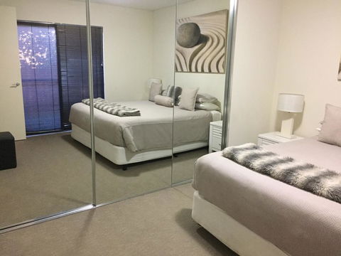 Parklane Apartments - New Castle Holiday 10