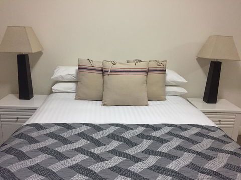 Parklane Apartments - New Castle Holiday 9