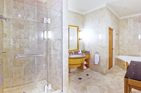 Duxton Hotel Perth - New Castle Holiday 3