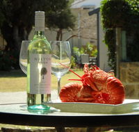 Lazy Lobster Holiday Units  Chalets - New Castle Holiday