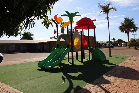 Carnarvon Motel - New Castle Holiday 18