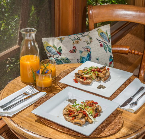 Chimes Spa Retreat - New Castle Holiday 24