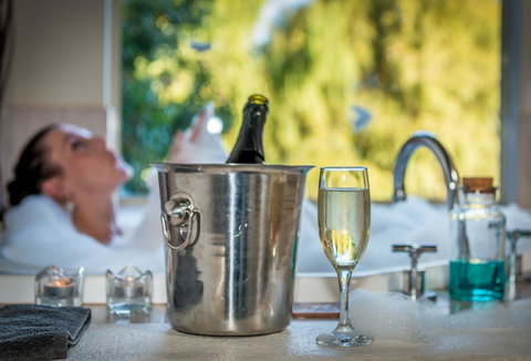 Chimes Spa Retreat - New Castle Holiday 16