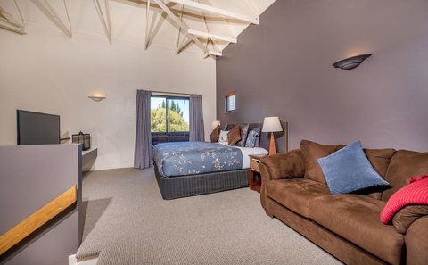 Chimes Spa Retreat - New Castle Holiday 13