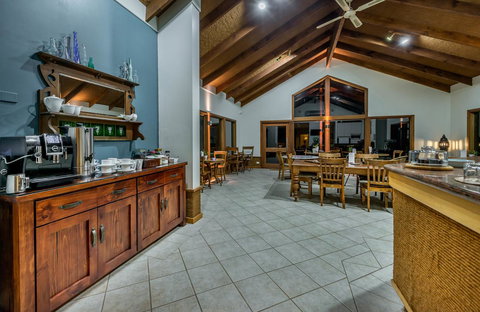 Chimes Spa Retreat - New Castle Holiday 5