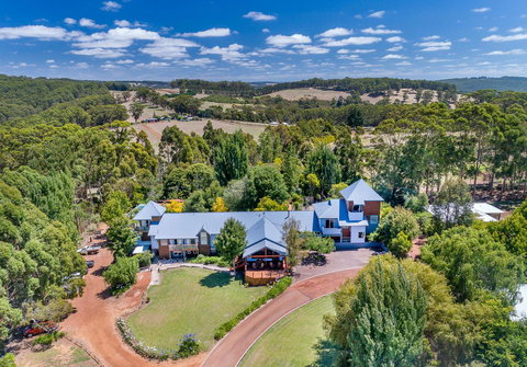 Chimes Spa Retreat - New Castle Holiday 3