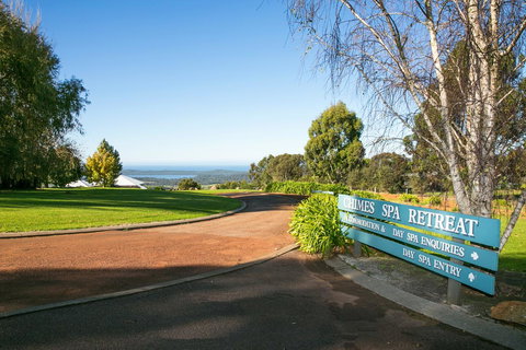 Chimes Spa Retreat - New Castle Holiday 29