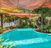 Chimes Spa Retreat - New Castle Holiday