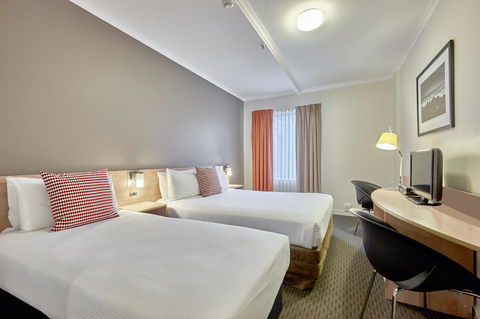 Ibis Perth - New Castle Holiday 7