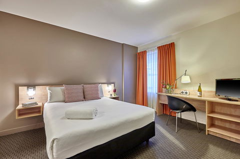 Ibis Perth - New Castle Holiday 5