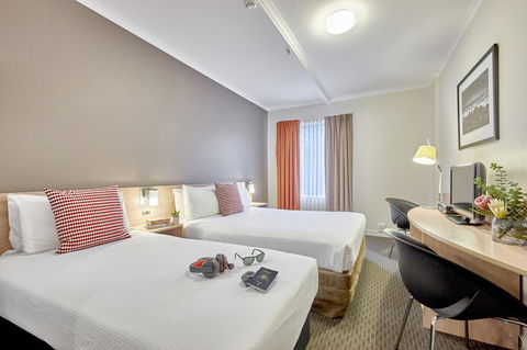 Ibis Perth - New Castle Holiday 6