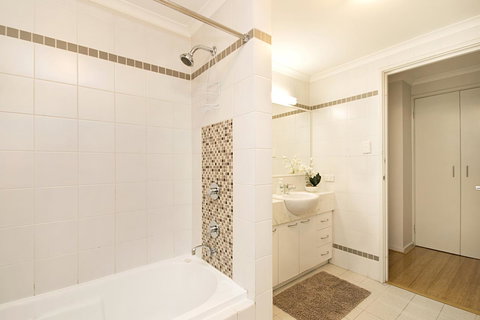 Perth Short Stays - New Castle Holiday 40