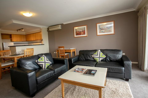 Perth Short Stays - New Castle Holiday 12
