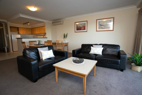 Perth Short Stays - New Castle Holiday 6