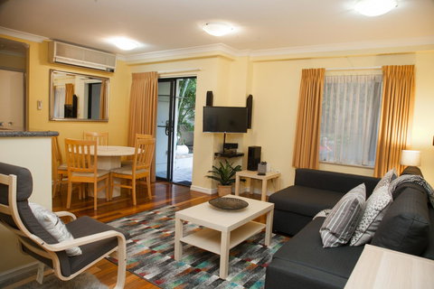 Perth Short Stays - New Castle Holiday 10