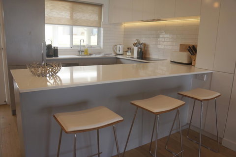 Cottesloe Beachfront Ocean View Apartment - New Castle Holiday 13