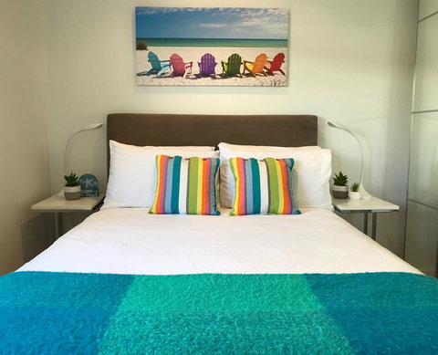 Cottesloe Beachfront Ocean View Apartment - New Castle Holiday 9