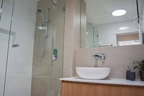 Cottesloe Beachfront Ocean View Apartment - New Castle Holiday 15