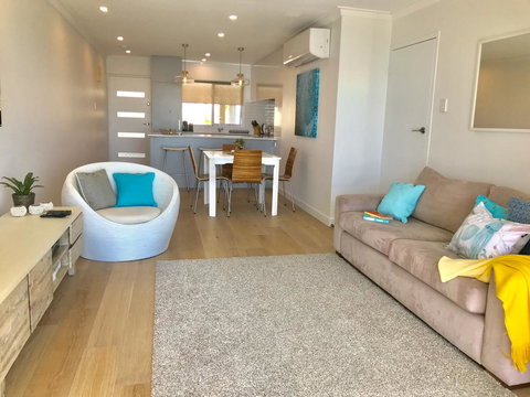 Cottesloe Beachfront Ocean View Apartment - New Castle Holiday 7