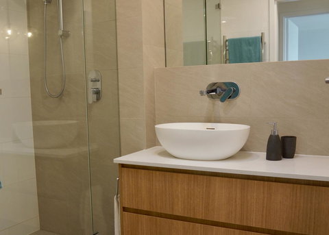 Cottesloe Beachfront Ocean View Apartment - New Castle Holiday 17