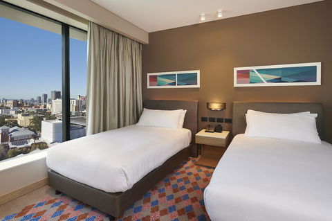 Doubletree By Hilton Perth Northbridge - New Castle Holiday 12